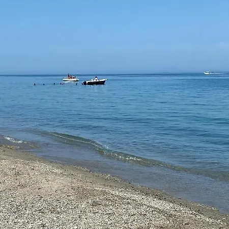 Tra Mare E דירה Torre di Faro